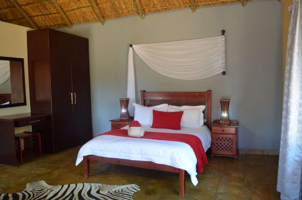 Chalets at a Game Lodge for family or romantic getaway close to Parys