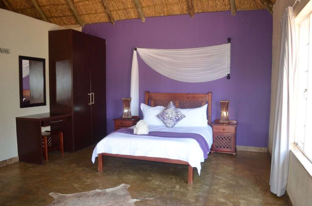 Chalets at a Game Lodge for family or romantic getaway close to Parys