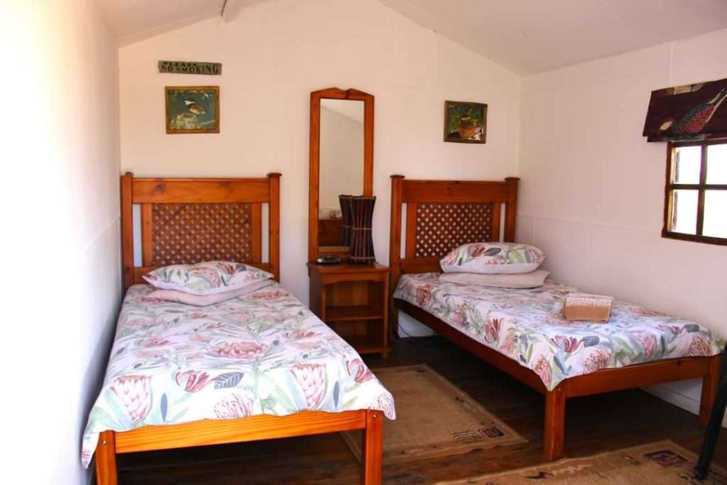 2xSingle beds in the bird camp cabins