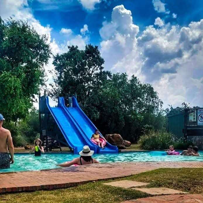 Tava Lingwe Game Lodge with swimming pools and slides
